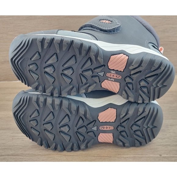 Keen toddler size 11 snow boot - Picture 2 of 9